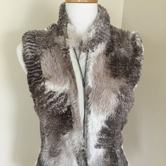 CAbi Women’s Vest Aspen Faux Fur Style #3179 Size XS - Picture 7 of 10